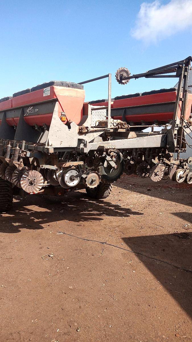 Sembradora Autotrailer Brioschi Combinada