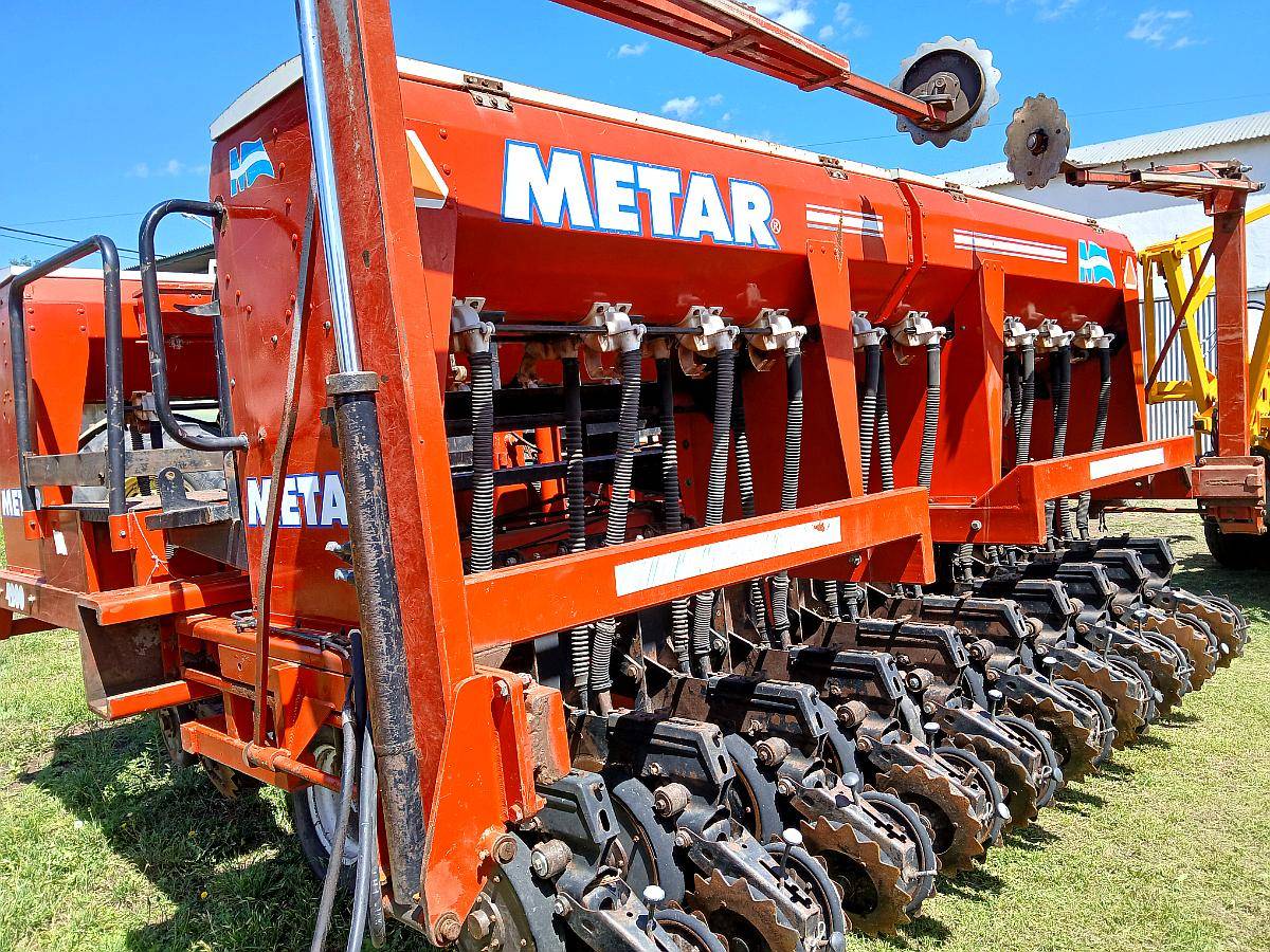 Sembradora Metar 4.200 de 19 Lineas a 19cm y 19 a 42cm y ALF