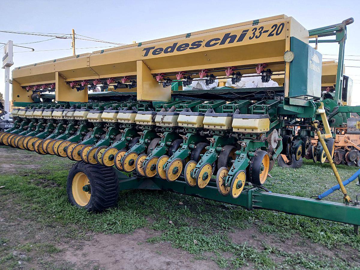 Sembradora Tedeschi 33 Lineas a 20cm