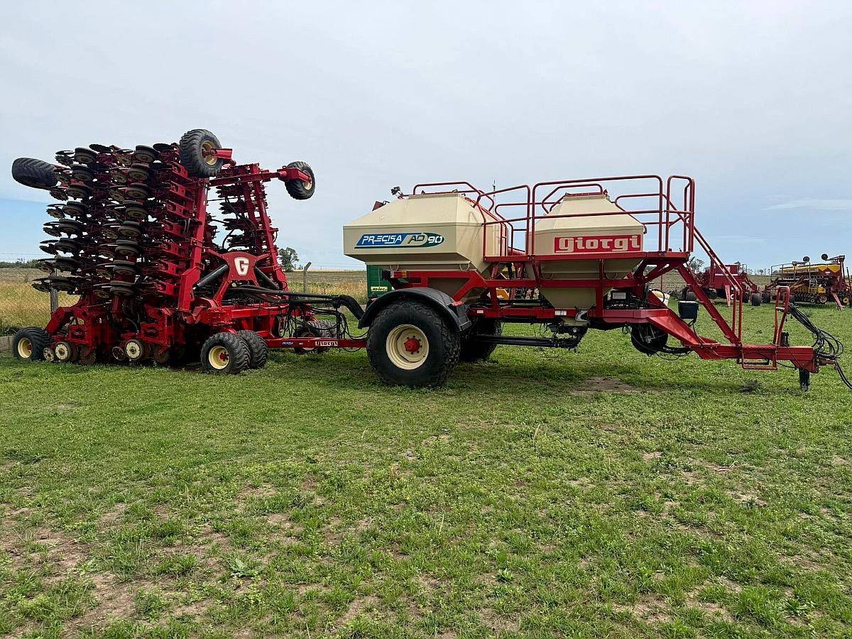 -sembradora Marca Giorgi AIR Drill 51 Líneas a 19 cm o 27 LI