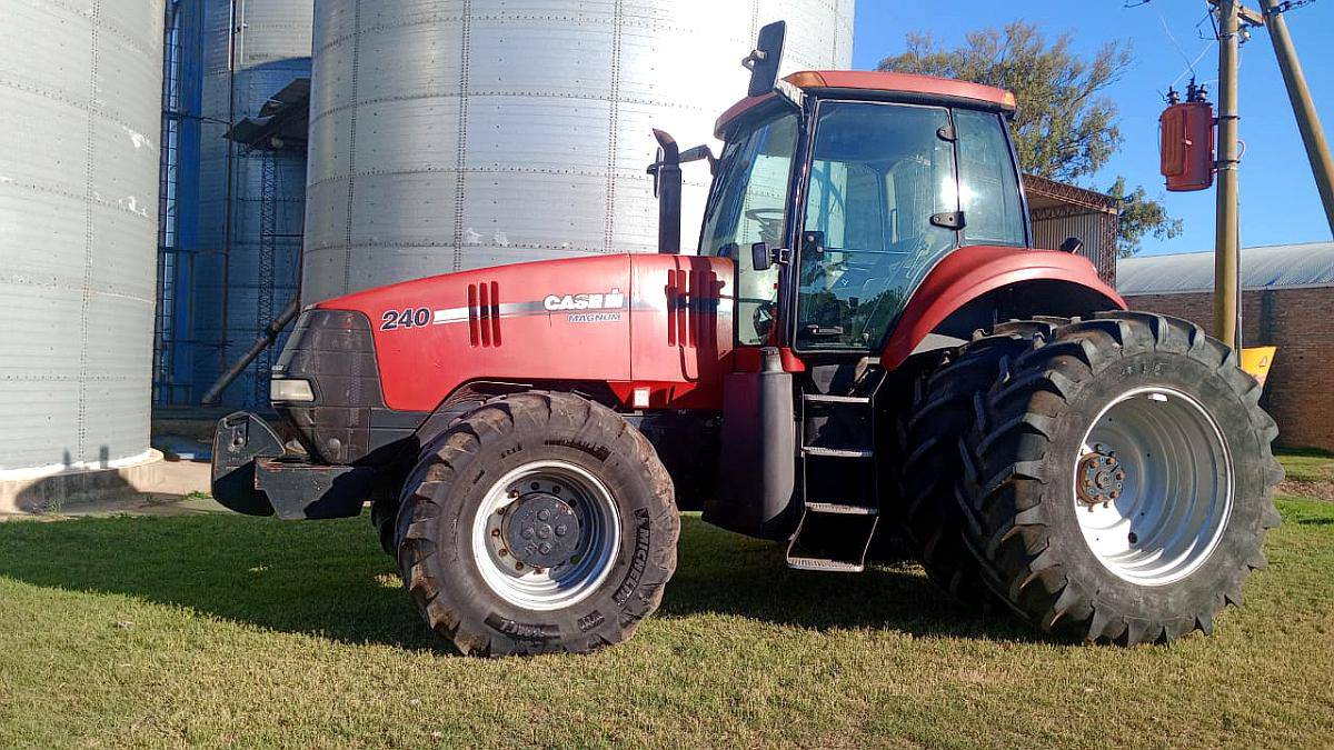 Tractor Case IH, Magnum 240, año 2009, 13.000 Hs Motor