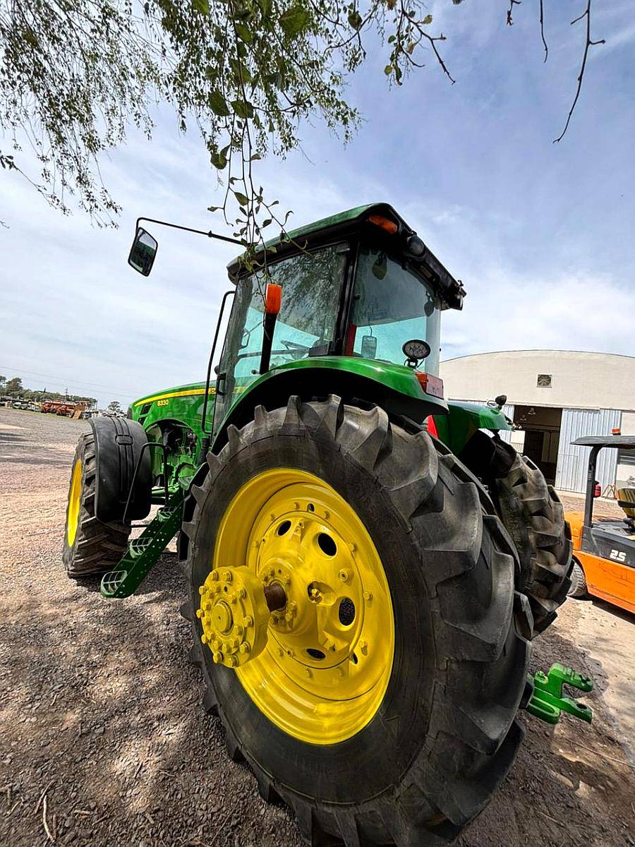 Tractor John Deere 8330 Mod. 2007