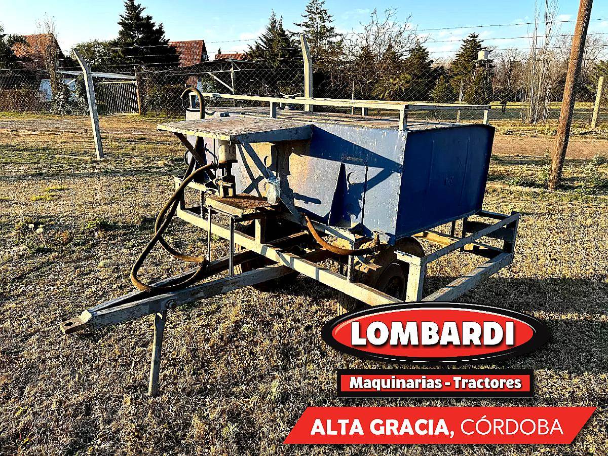 Acoplado Cisterna Capacidad para 1000 Litros Buen Estado