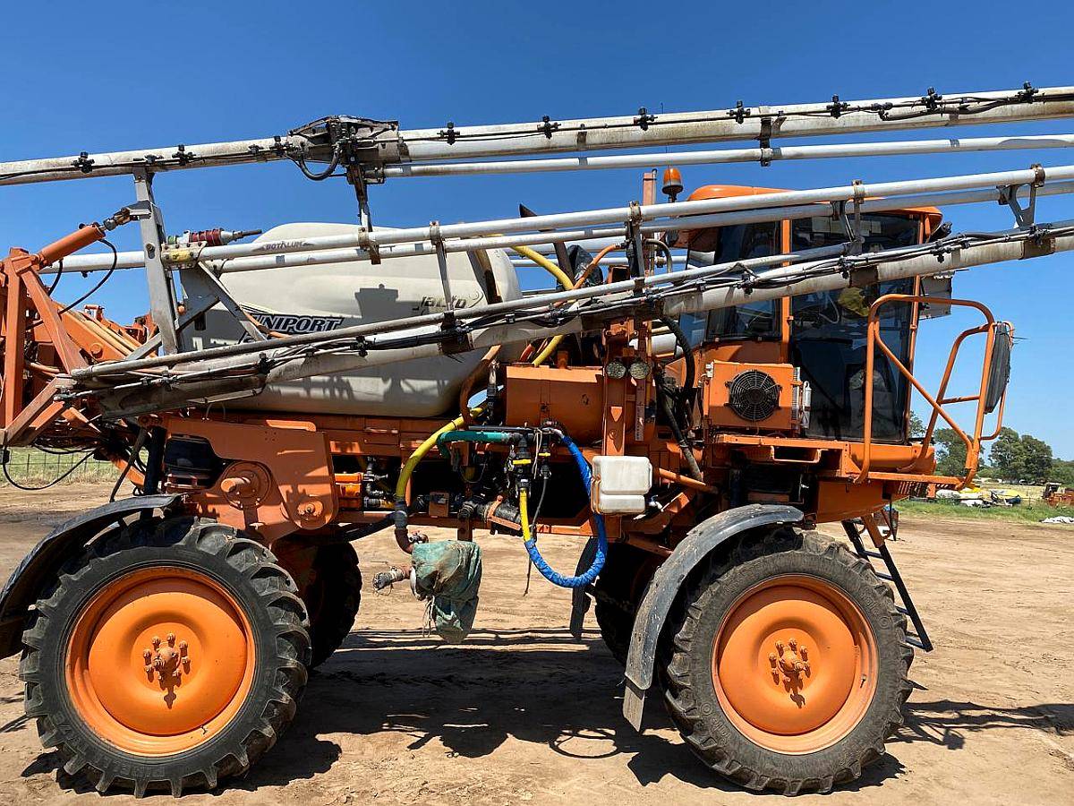 Pulverizadora Jacto 2500- 32m Botalum - T Variable - Piloto