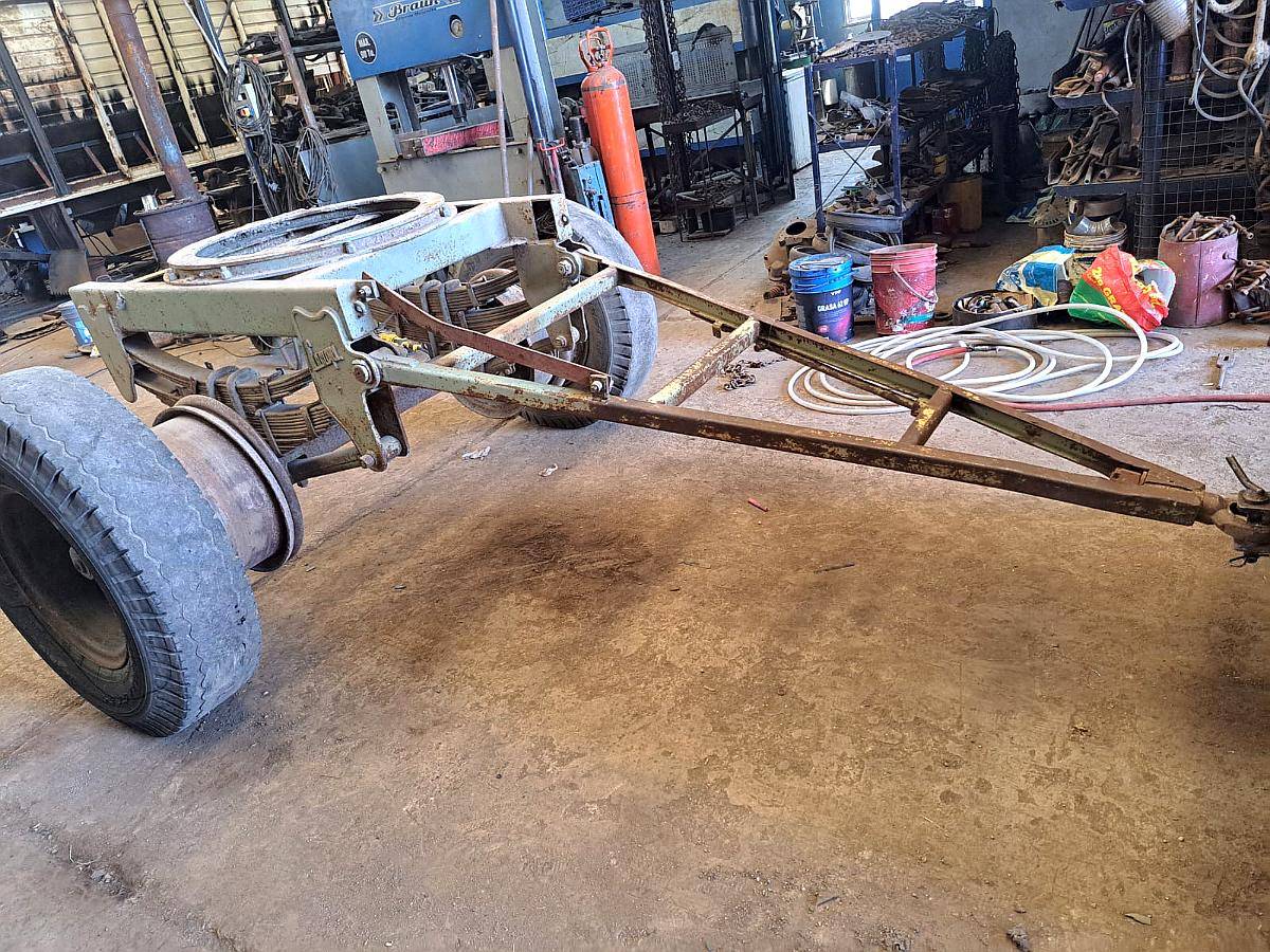 Eje con Lanza y Cubiertas