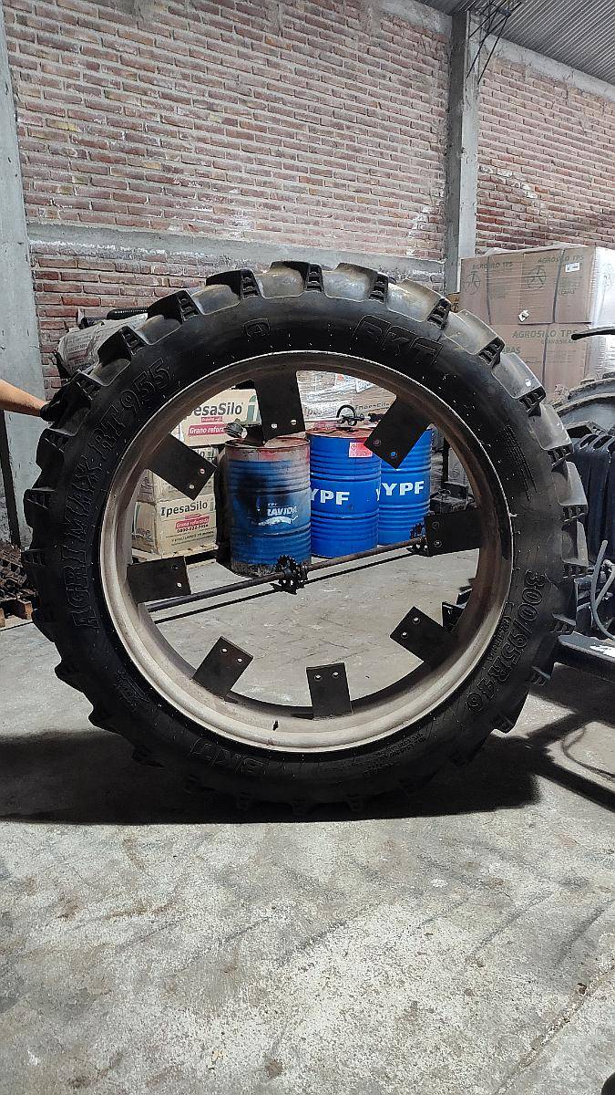 Cubiertas con Llantas 300/95/46. Adaptable a 38