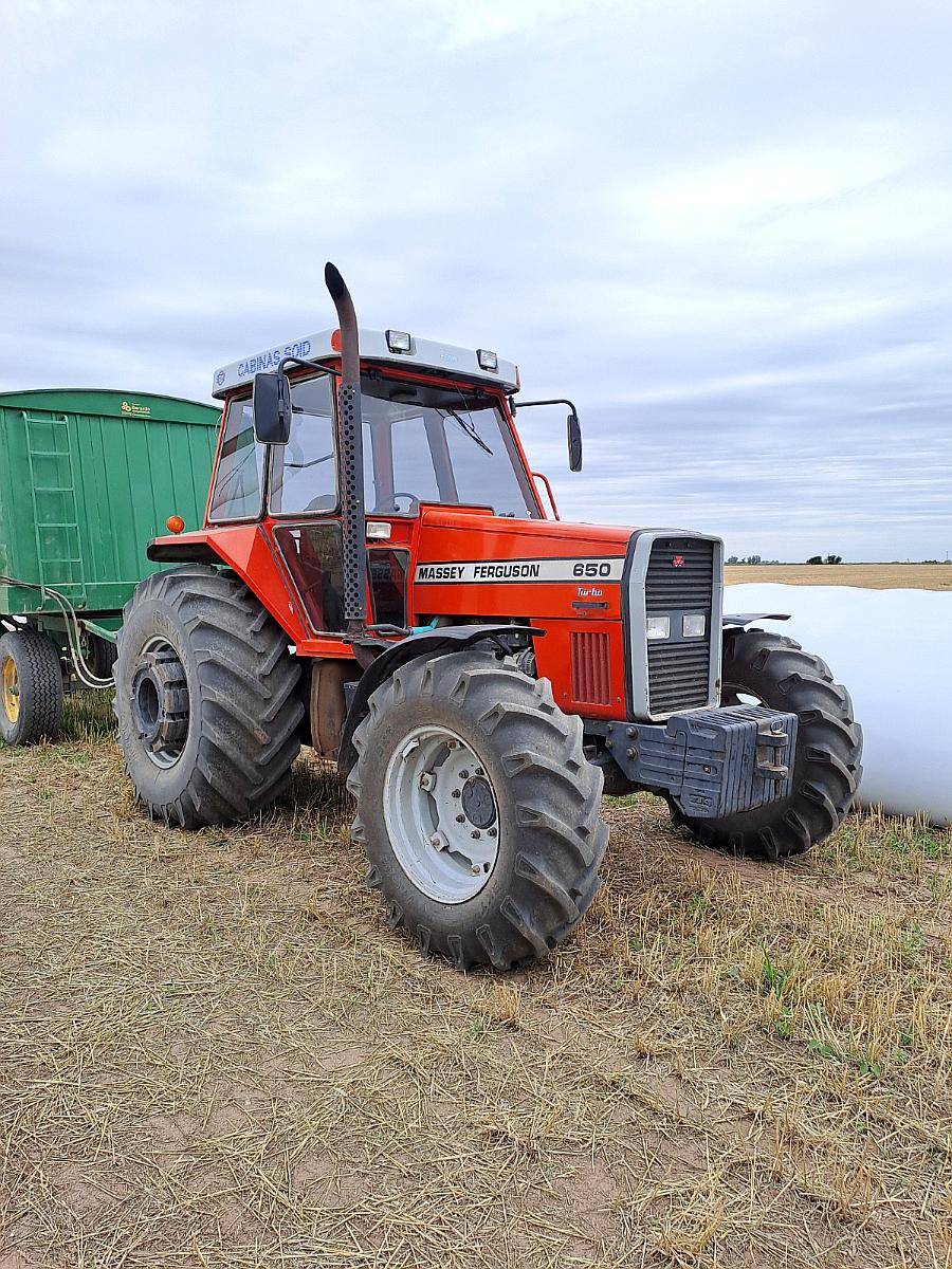 Tractor Massey Ferguson 650, año 2002, 150 HP, 8.000 Horas M