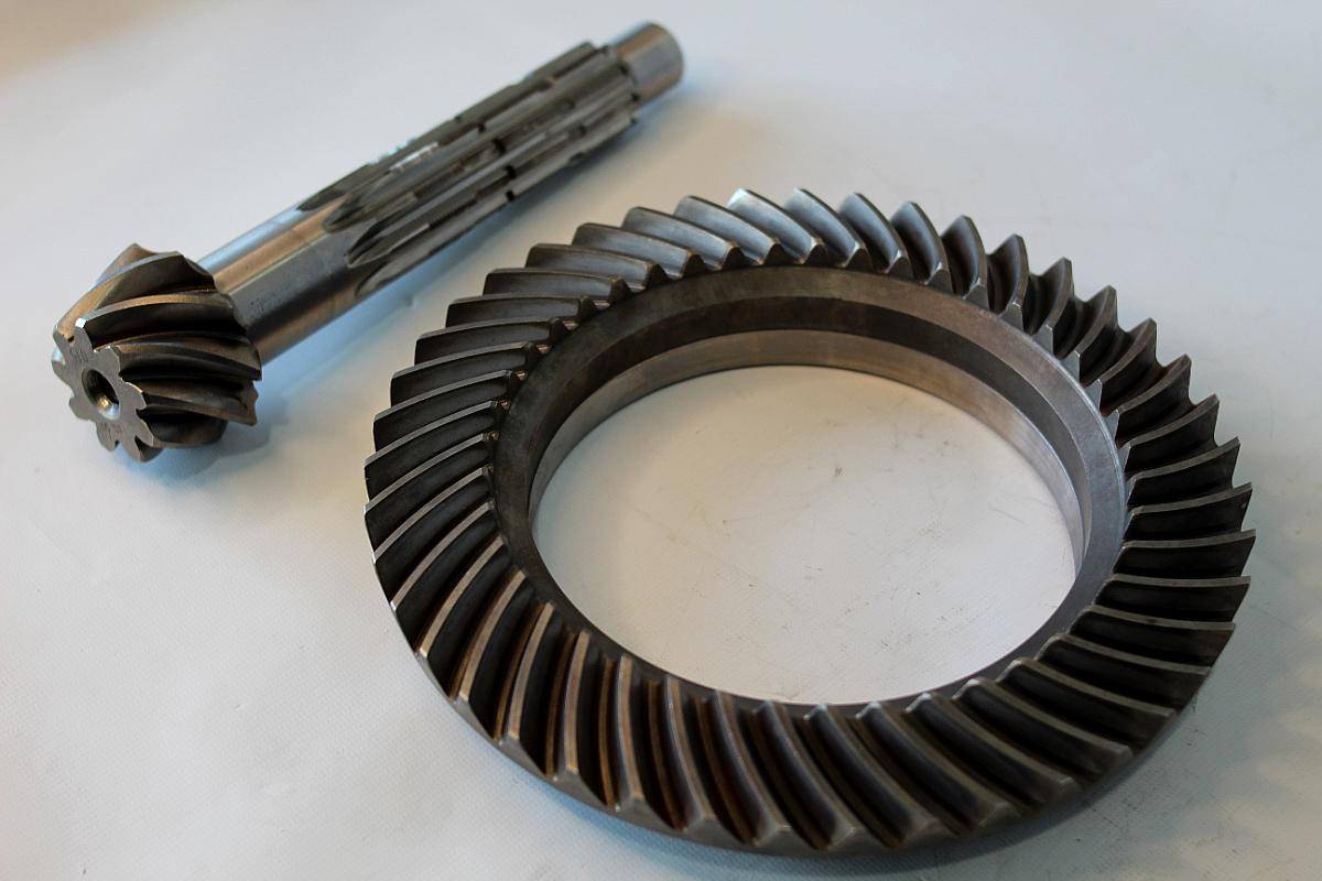 Piñon y Corona Relacion 9/43 Tractor Fiat 55-86/55-76/70-86