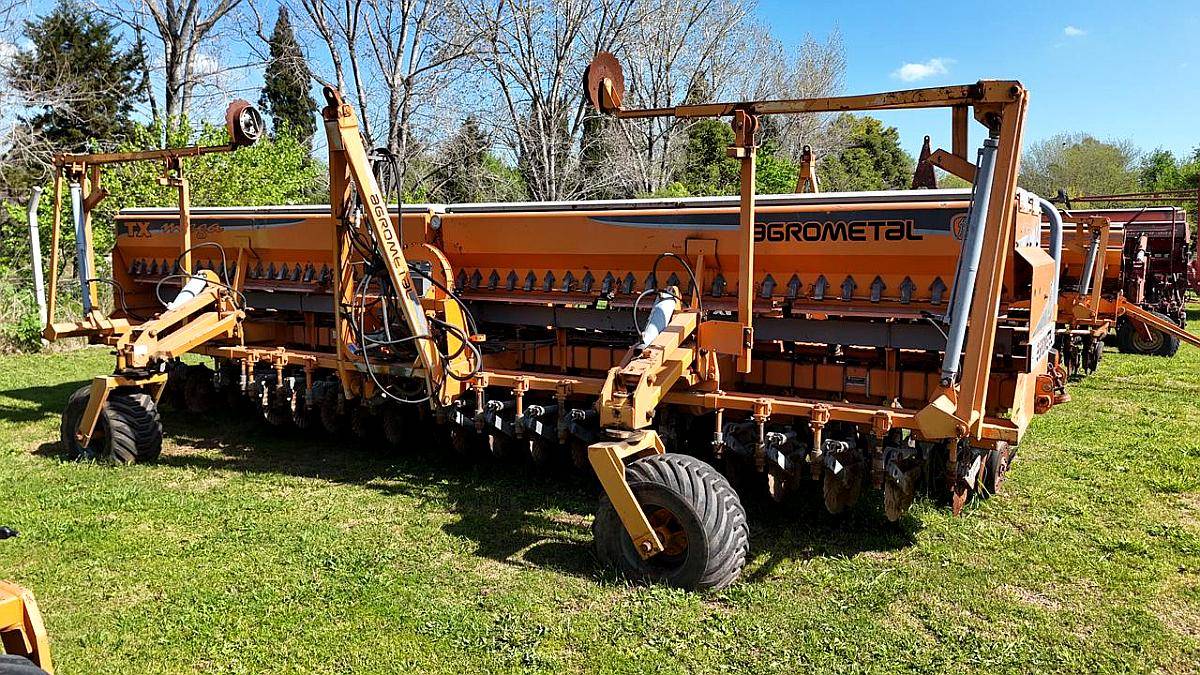 Sembradora Agrometal TX Mega 23 a 35
