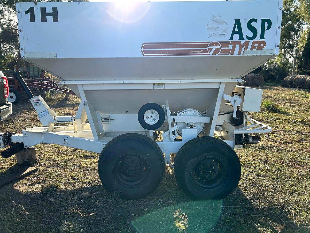 Fertilizadora Tyler Usada al Voleo