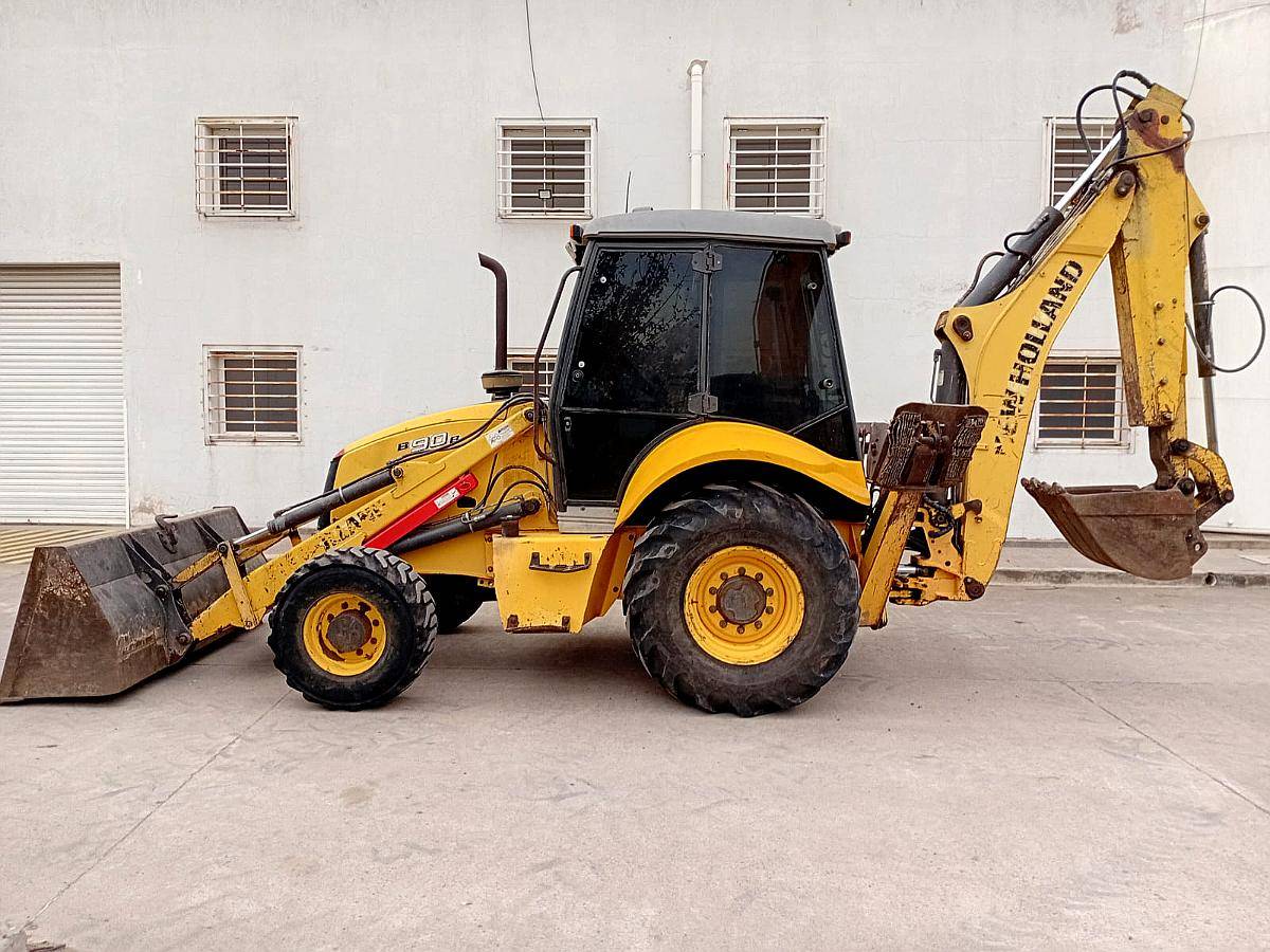 New Holland Retroexcavadora - año 2013