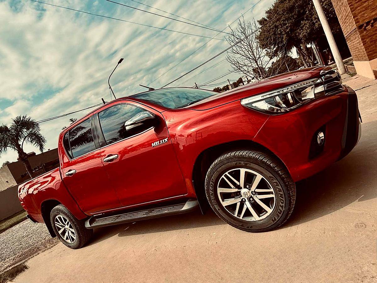 Toyota Hilux 4X4 D/C SRX 2.8 TDI 6 M/T