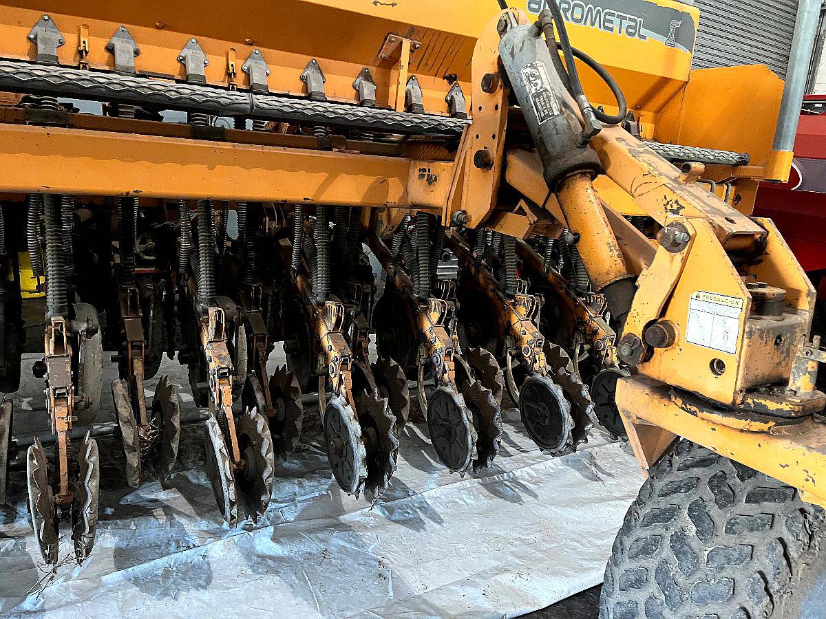 Sembradora Agrometal MX 33/21