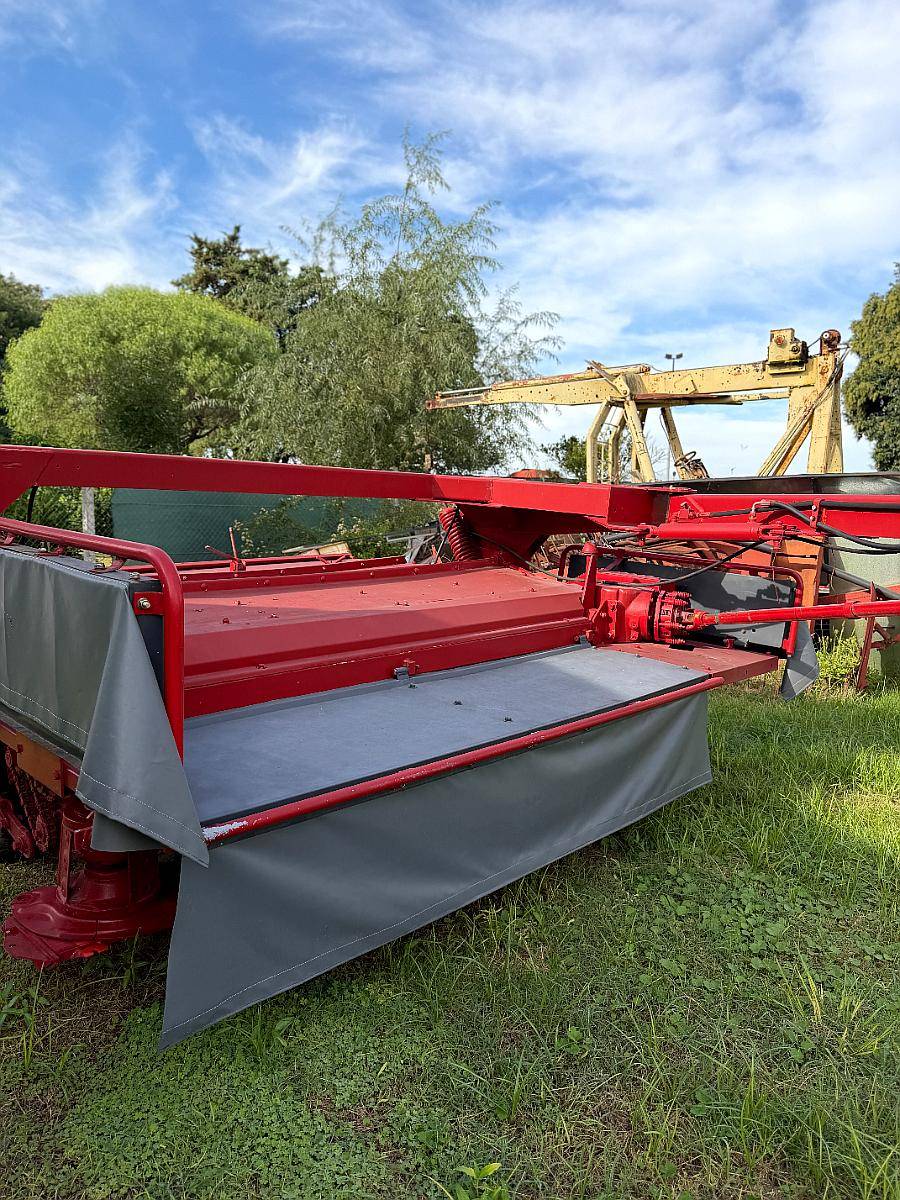 Segadora Kuhn 302 C/giro