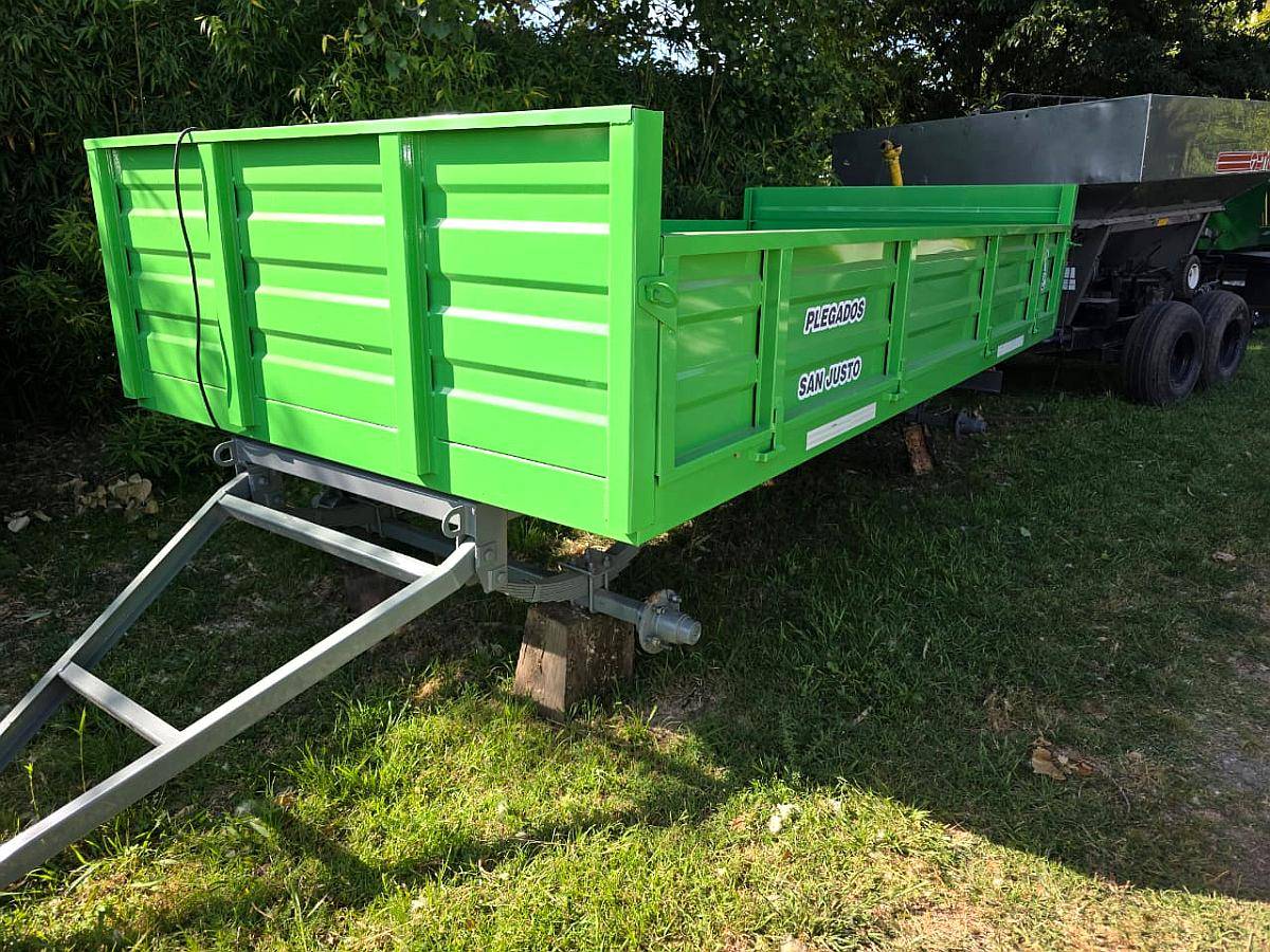 Acoplado Playo Plegados San Justo de 2 X 4 Mts y 4 Toneladas