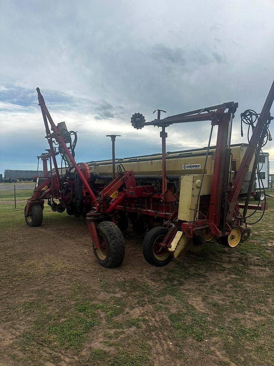 Sembradora Gherardi G-200 Neumatica de 14x52 muy Buen Estado