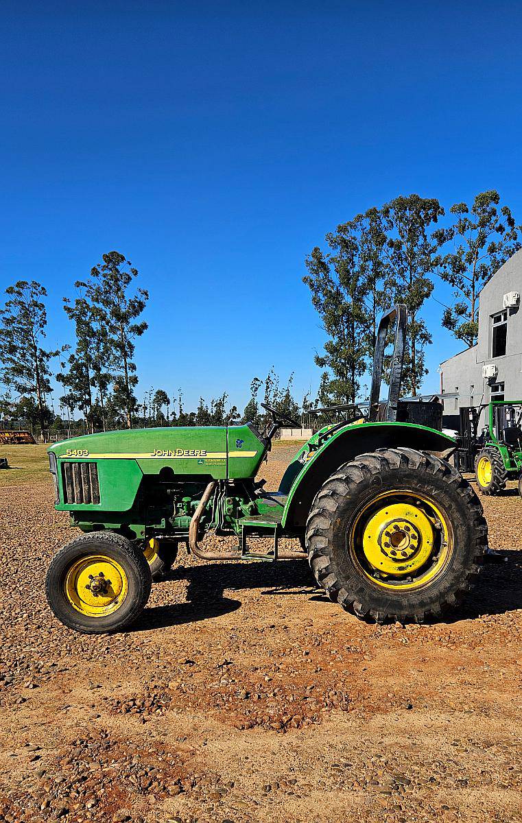 Tractor John Deere 5403 - Año: 2005 - u$s 15.675 - Agroads