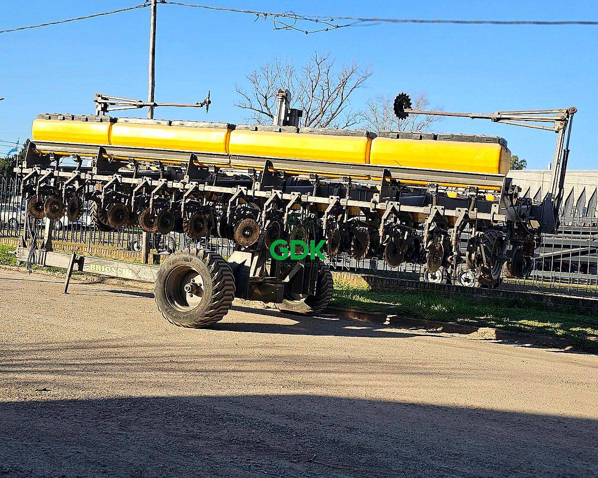 Sembradora Autotrailer 14 a 52 Brioschi. Disponible