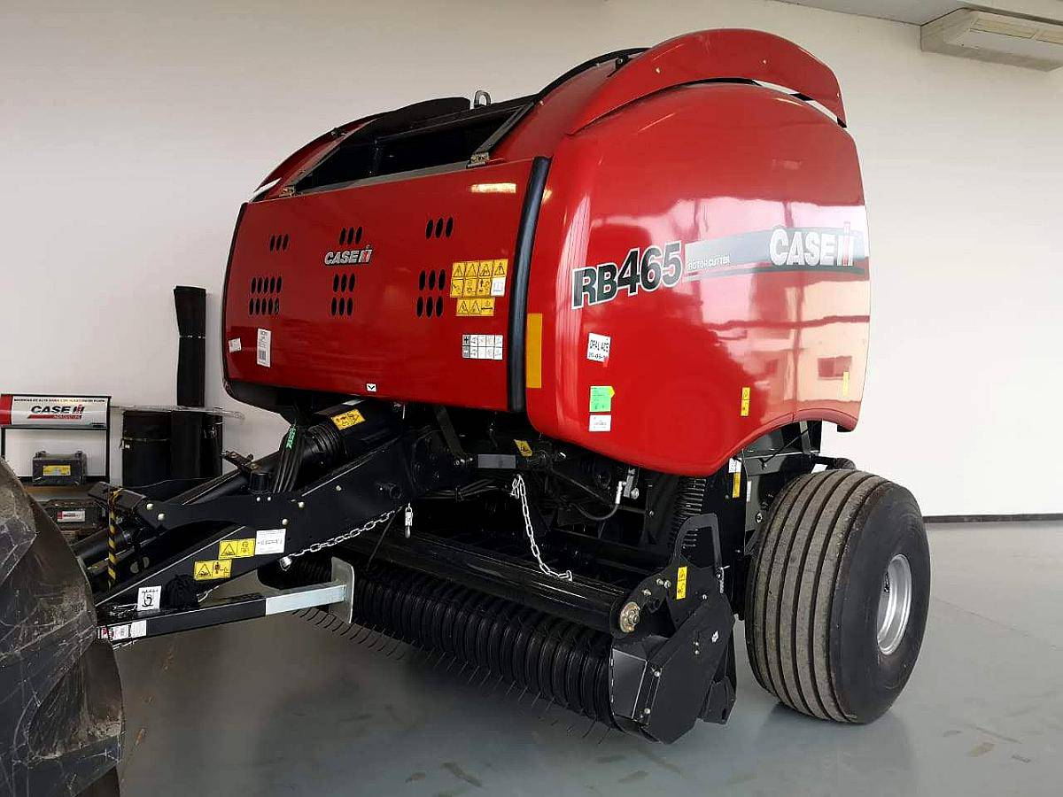 Rotoenfardadora RB 465 con Cutter