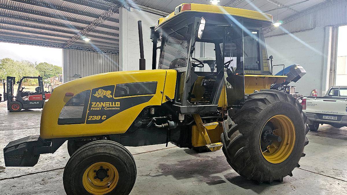 Tractor Pauny 230c Mod 2007, Cabina, 7500 HS, 4X2