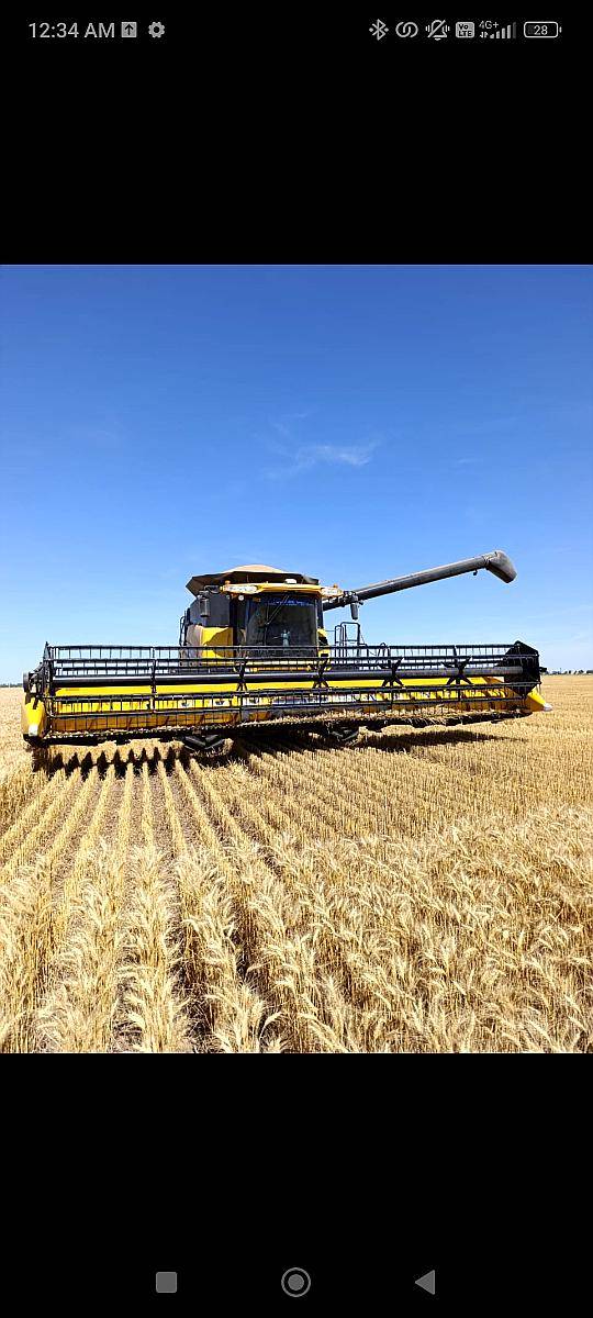 Cosechadora New Holland CR 5.85 Impecable