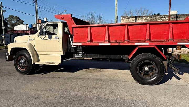 Ford F7000 Volcador Motor Perquin Impecable Titular