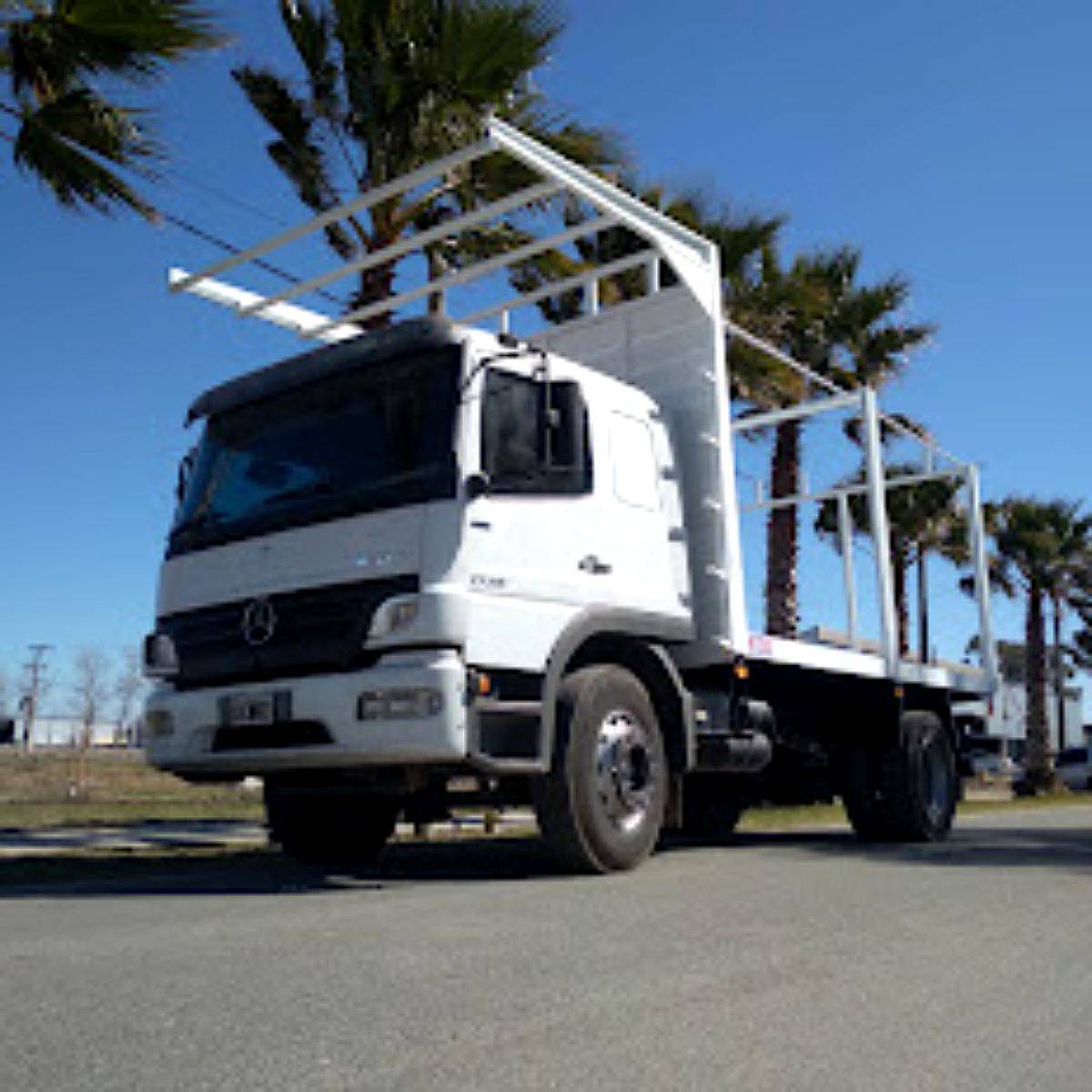 Carroceria Playa con Buche Sobre Cabina