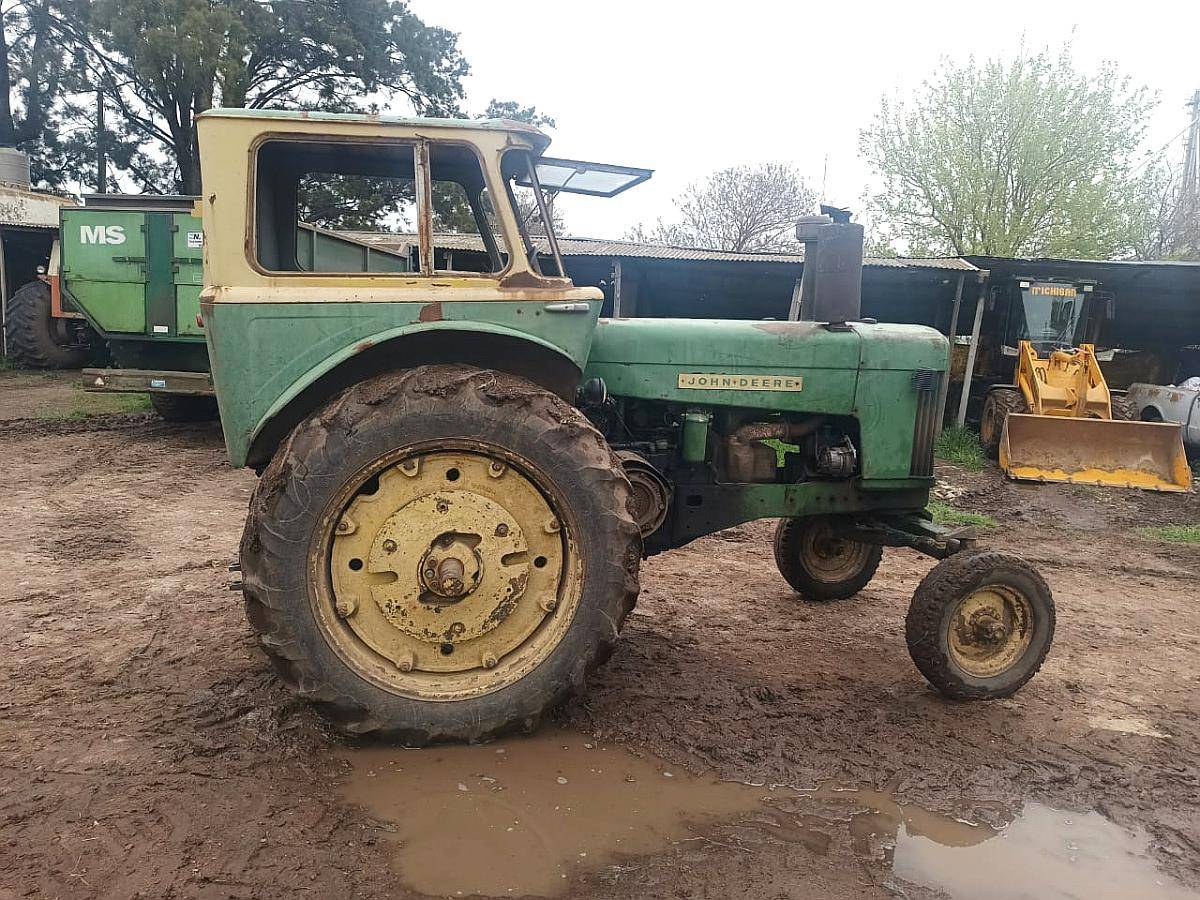 Tractor John Deere Modelo 730