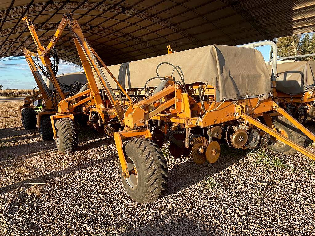 Sembradora Agrometal TX Mega II 18 52,5 ANO 2005 Mecanica