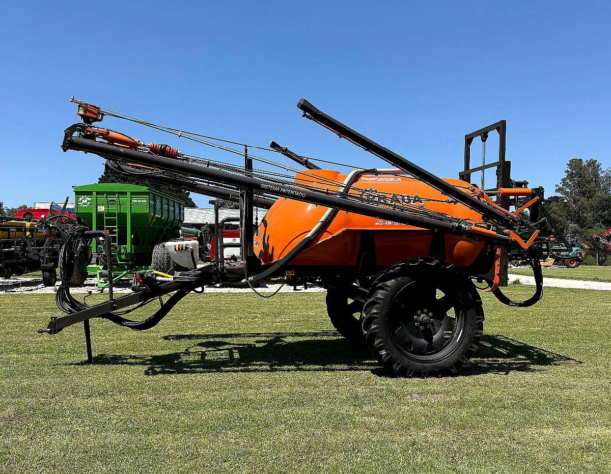 Pulverizadora 3800 Lts y 28 Mts Praba