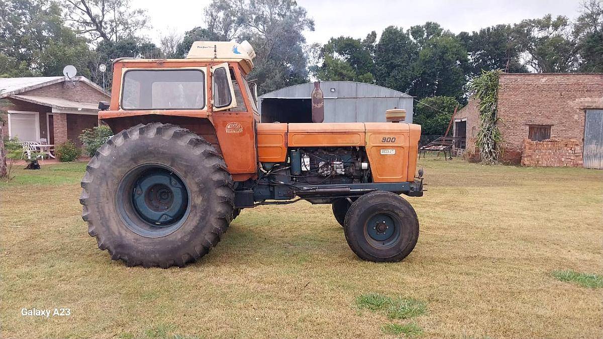 Tractor Fiat 900 con Rod. 23-1x30 y Cabina con Climatic