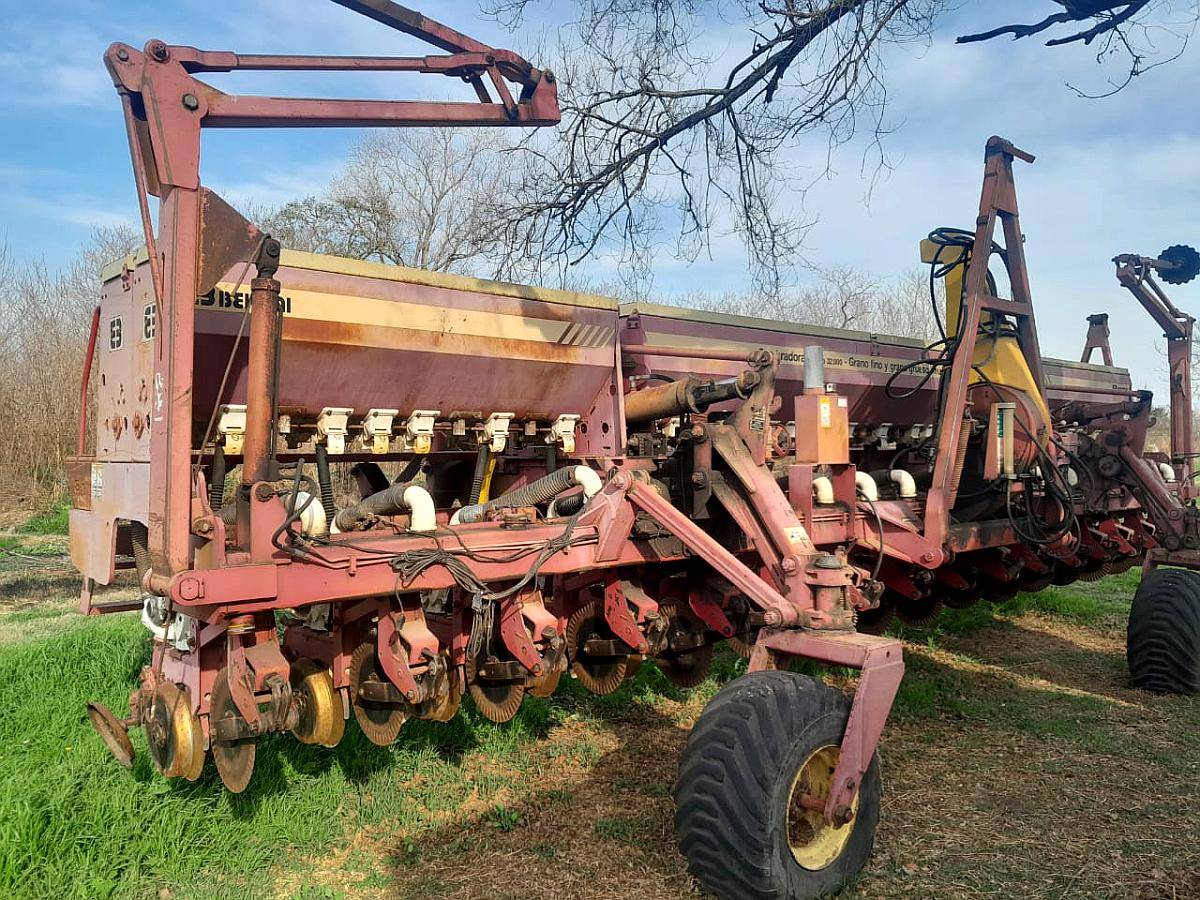 Sembradora Bertini 32000 - 16 a 52 Neumatica - Fert en Linea