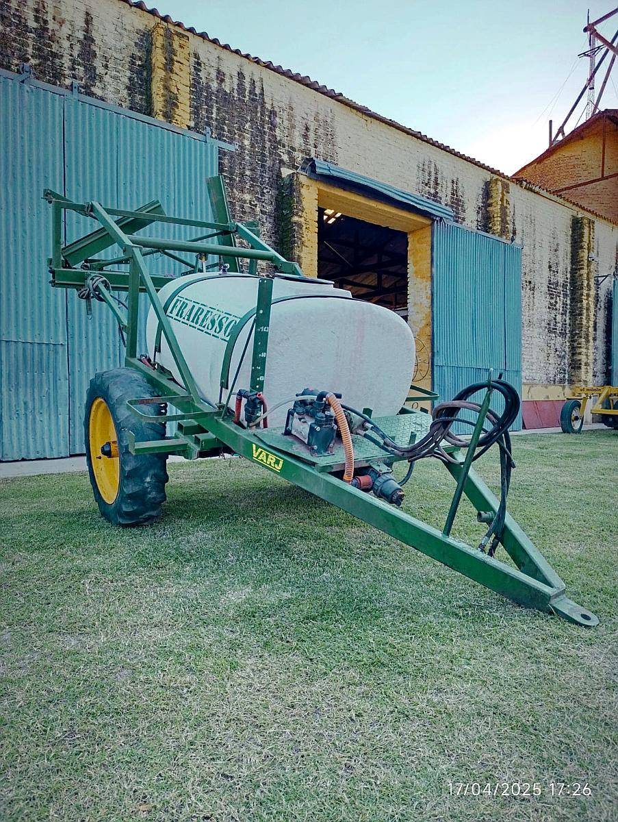 Pulverizador de 1000 Lts. Fraresso