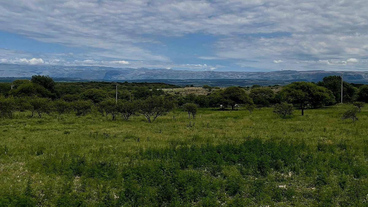 Calamuchita (cba) con Río. Pinares . LUZ . Asfalto