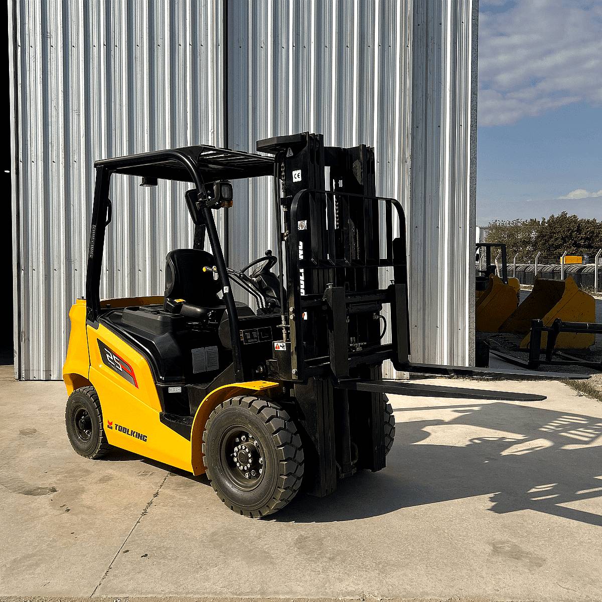 Autoelevador TK 2548 Diesel - 2.5 TN