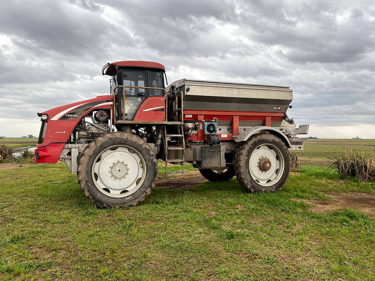 Fertilizadora Fertec Fertil 824. Buen Estado.
