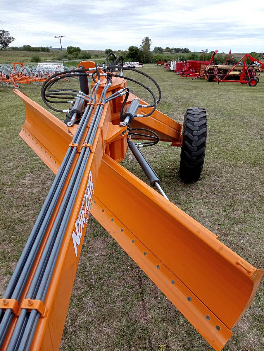 Niveladora de Arrastre de 3,60 Mts, Totalmente Hidráulica