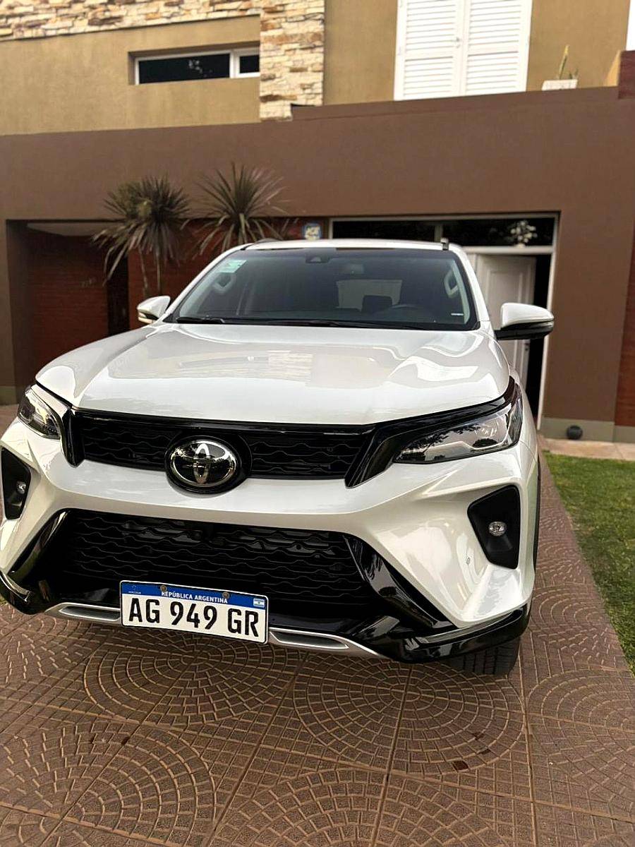 Toyota SW4 SRX 8.000km 2024 - Año: 2024 - u$s 57.000 - Agroads