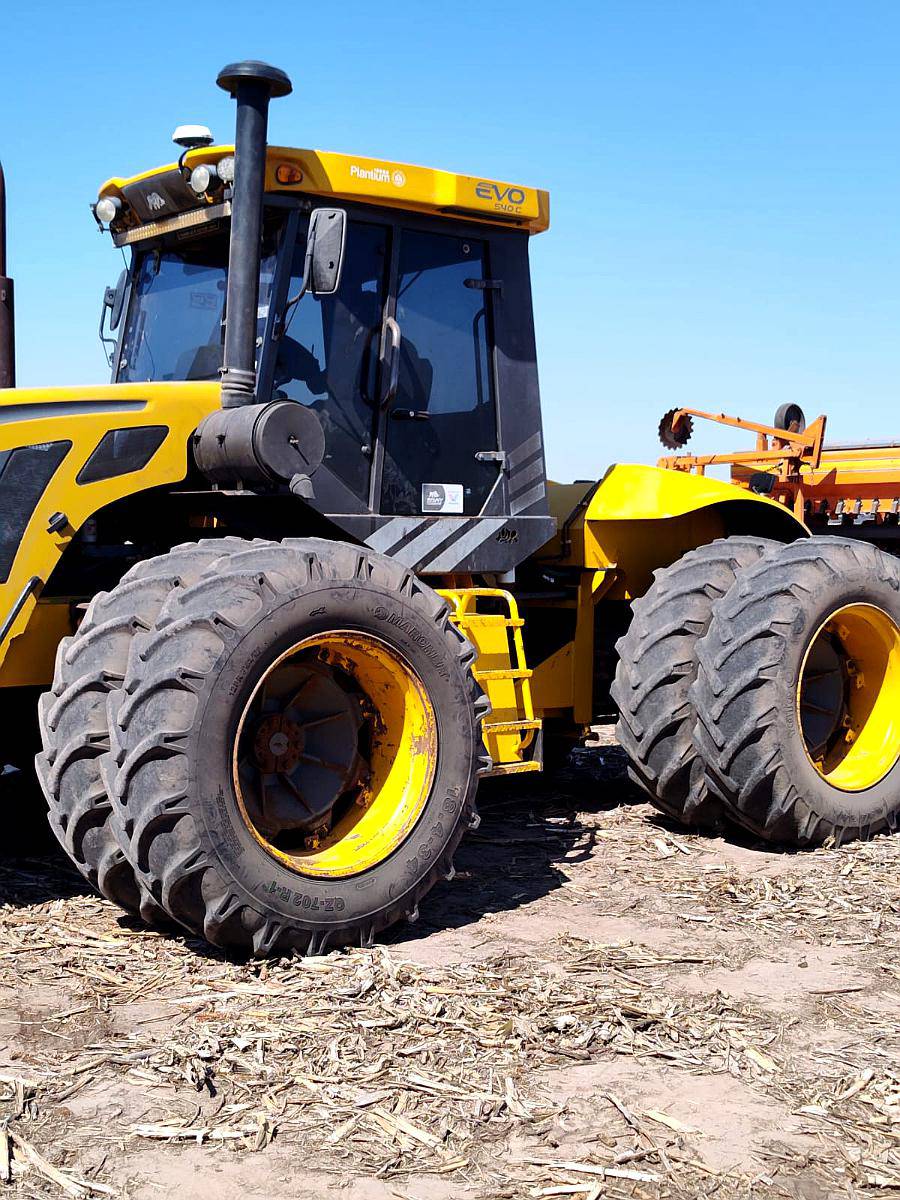 Tractor Pauny 540 C 4X4 año 2014