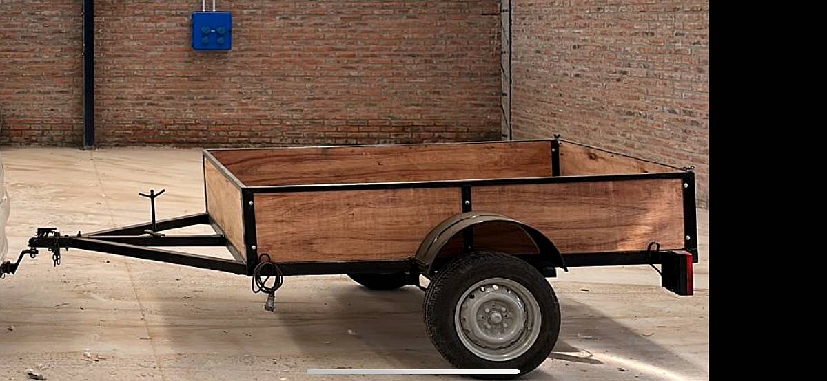 Tráiler UN Eje con Luces / Gomas