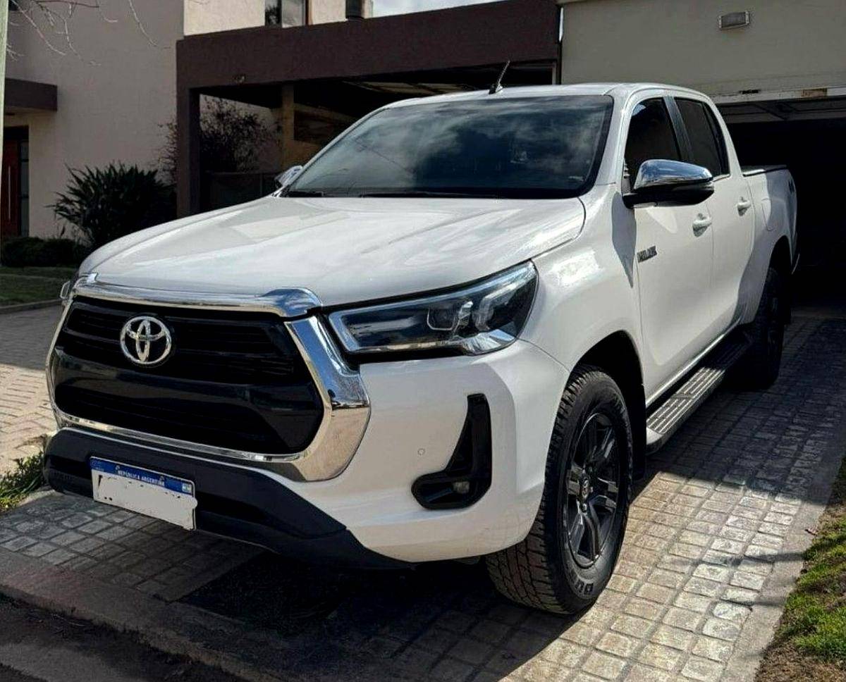 Toyota Hilux 2.8 TDI CD 4X4 SRV AT6 204cv 2022 U$ 36.499