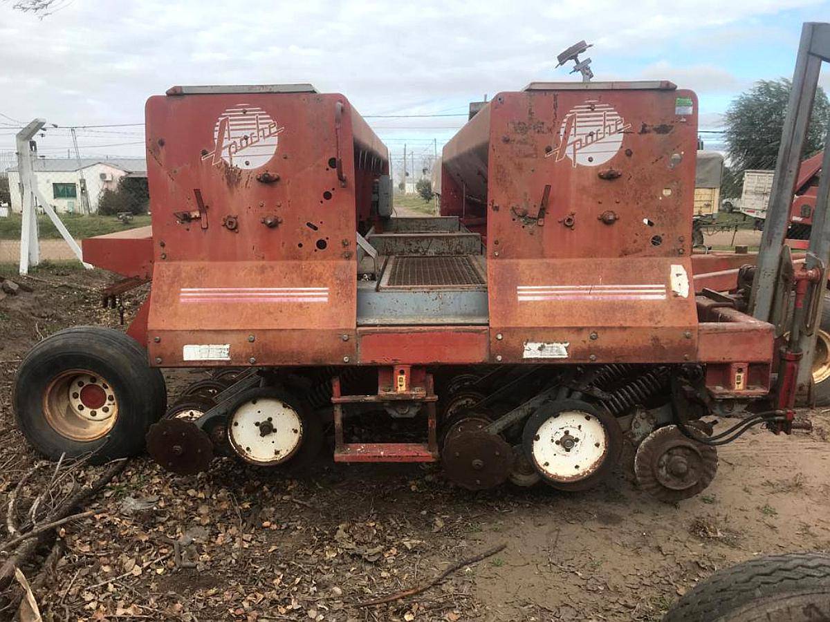 Sembradora Apache 9900 25 a 17.5 cm