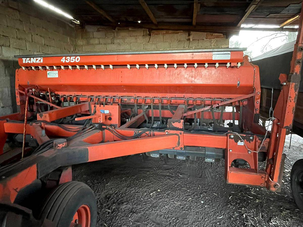Sembradora Tanzi 4350 de 24 a 19cm muy Buena