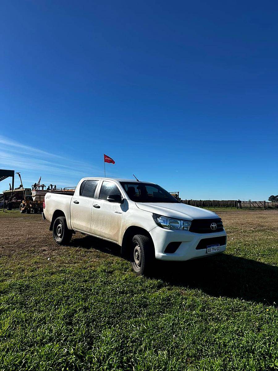 Toyota Hilux DX C/D 4X4 2017
