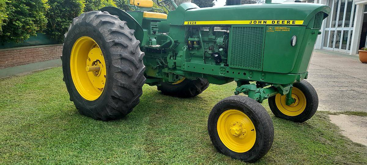 Tractor John Deere 2420 con 3 Puntos