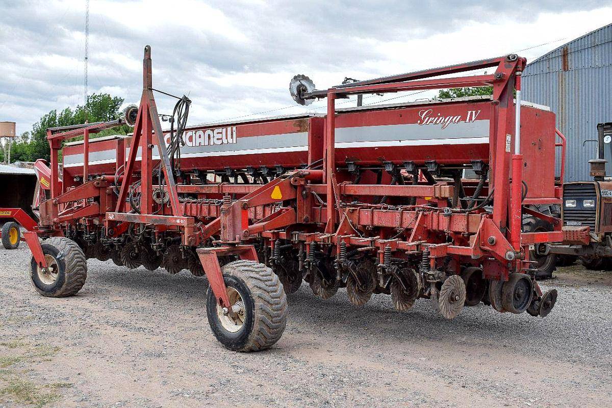 Crucianelli Gringaiv 16 a 52 y 20 a 42. Doble Fertilización