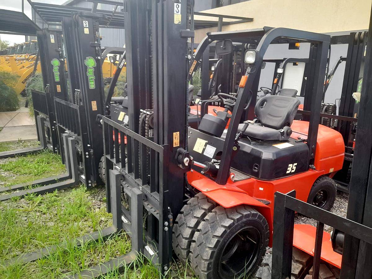 Autoelevador 3.5 Toneladas Torre Triple Diesel Ruedas Duales