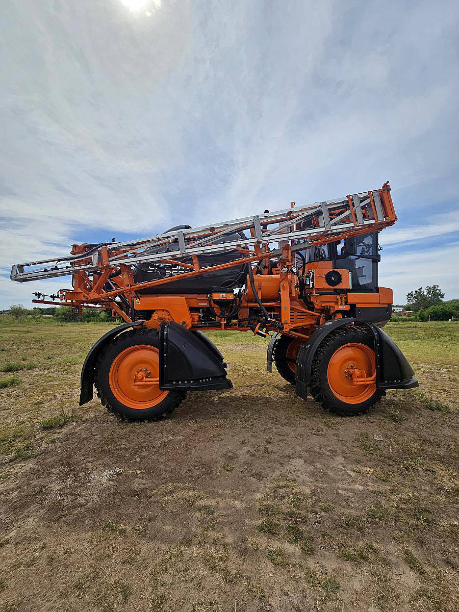 Pulverizador Jacto Uniport 2500 - 2500 Litros / 24 Mts