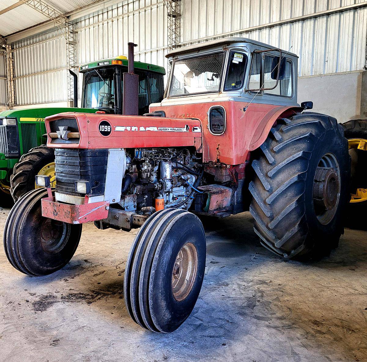 Tractor Massey Ferguson 1098