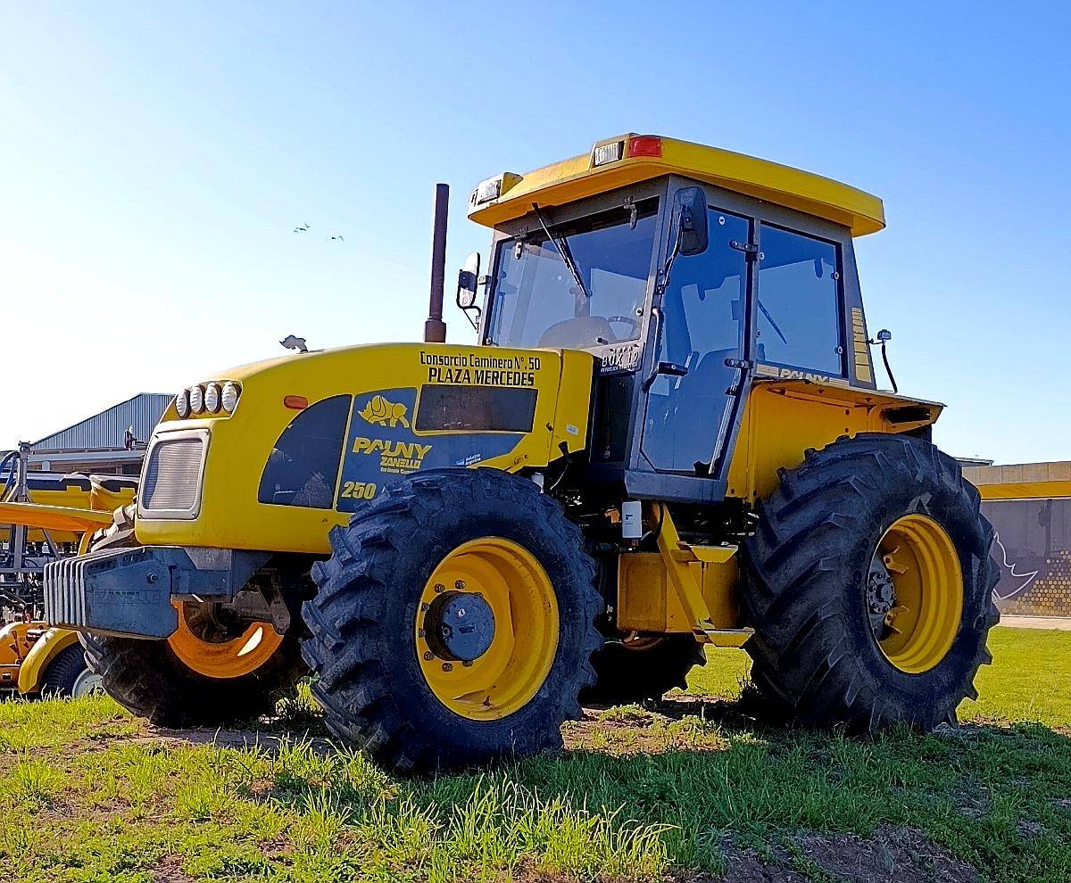 Tractor Pauny 250 a Modelo 2008